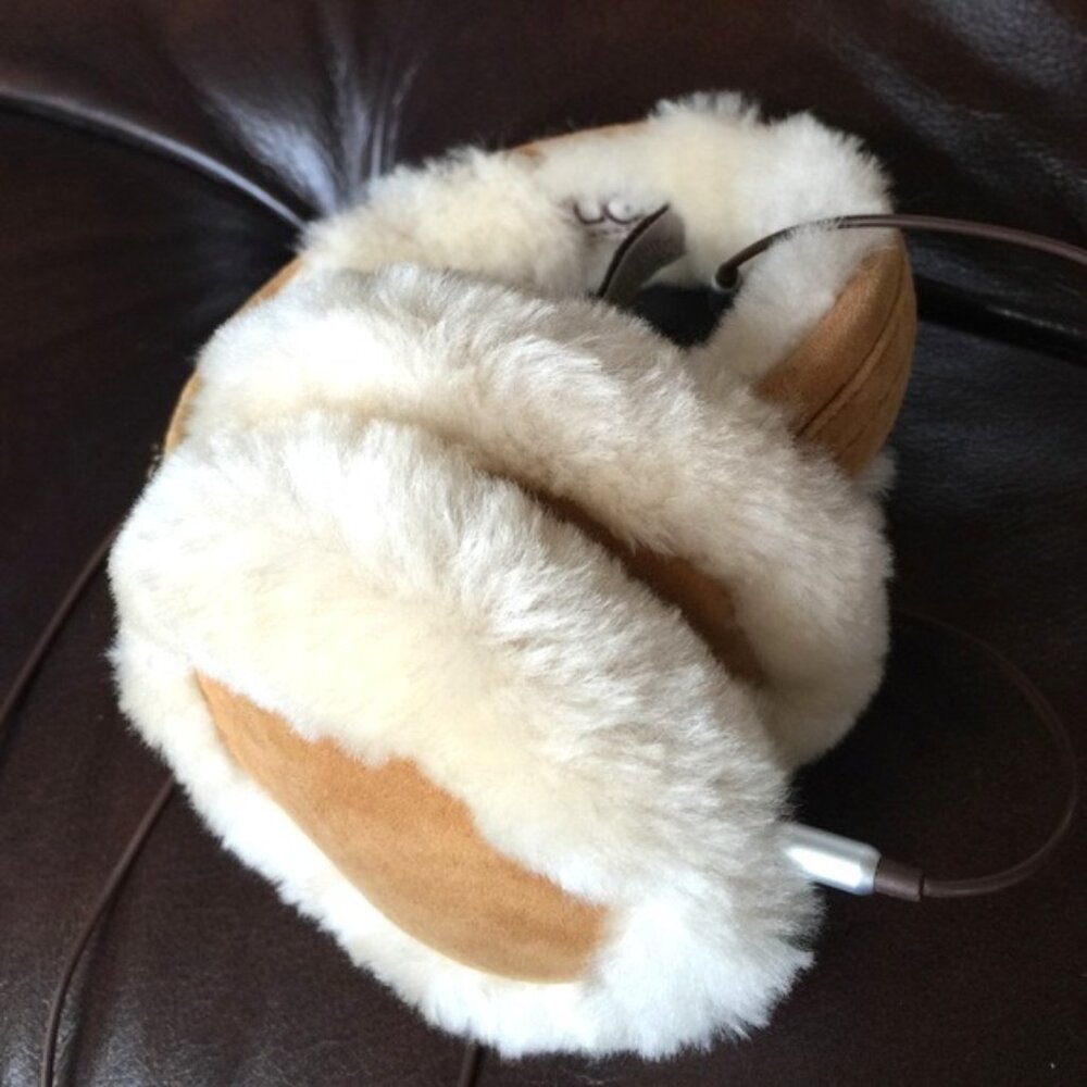 Fuzzy Sherpa Lined UGG Wire Headphones